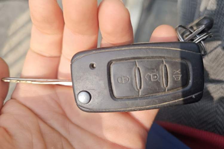 Used Wuling Zhiguang 2015 1.2L S Practical Model LSI Vehicle Key