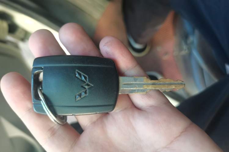 Used Wuling Zhiguang 2015 1.2L S Standard Model LSI Vehicle Key