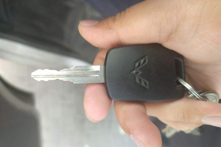 Used Wuling Zhiguang 2015 1.2L S Practical Model LSI Vehicle Key