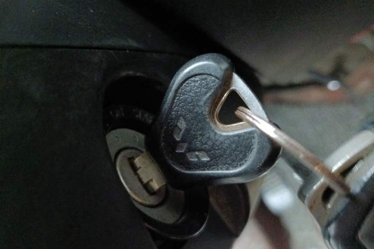 Used Wuling Zhiguang 2015 1.2L S Standard Model LSI Vehicle Key