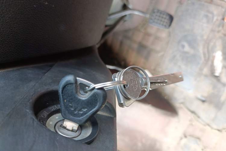Used Wuling Zhiguang 2015 1.2L Practical LS-I Model Vehicle Key