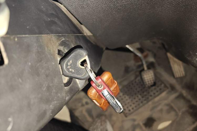 Used Wuling Zhiguang 2015 1.2L S Practical Model LSI Vehicle Key