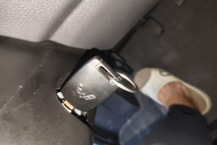 Used Wuling Zhiguang 2015 1.2L S Practical Model LSI Vehicle Key