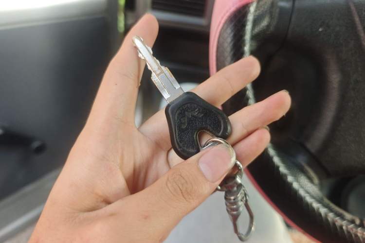 Used Wuling Zhiguang 2015 1.2L S Practical Model LSI Vehicle Key