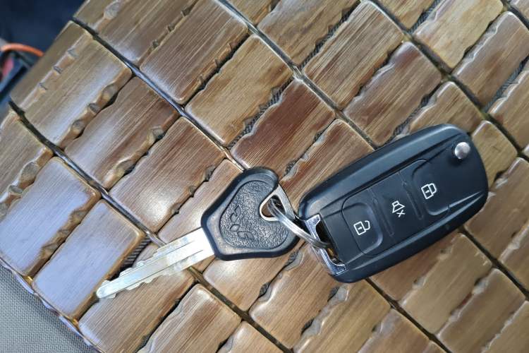 Used Wuling Zhiguang 2015 1.2L Practical LS-I Model Vehicle Key