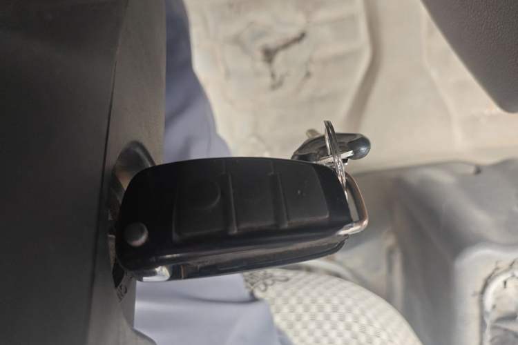 Used Wuling Zhiguang 2015 1.2L Practical LS-I Model Vehicle Key