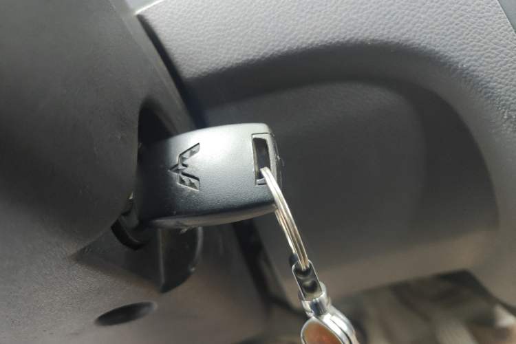 Used Wuling Zhiguang 2015 1.2L S Practical Model LSI Vehicle Key