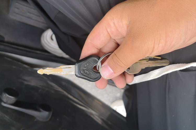 Used Wuling Zhiguang 2015 1.2L S Practical Model LSI Vehicle Key