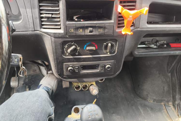 Used Wuling Zhiguang 2015 1.2L Practical LS-I Model Audio And AC Panel