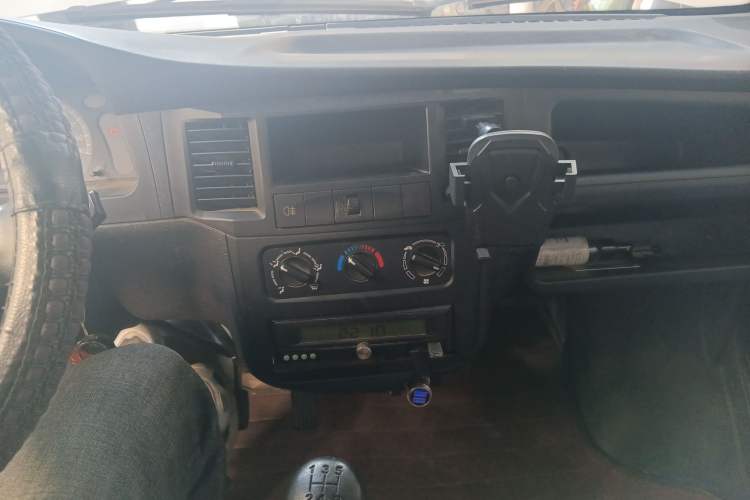 Used Wuling Zhiguang 2015 1.2L Practical LS-I Model Audio And AC Panel
