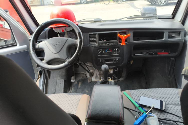 Used Wuling Zhiguang 2015 1.2L Practical LS-I Model Center Console