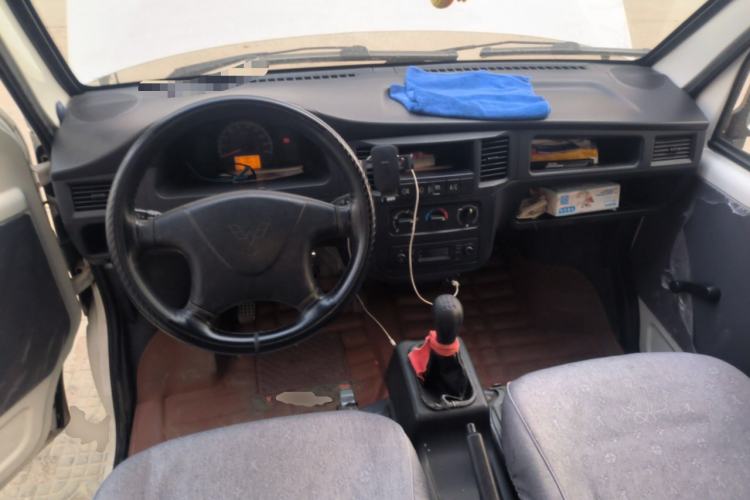 Used Wuling Zhiguang 2015 1.2L Practical LS-I Model Center Console