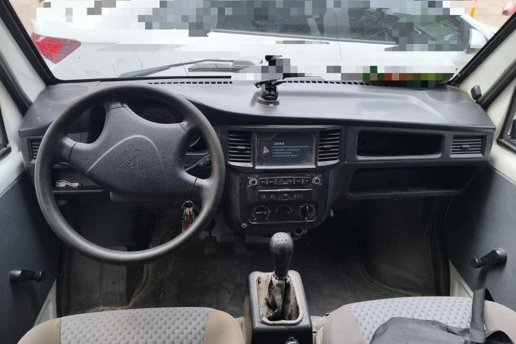 Used Wuling Zhiguang 2015 1.2L Practical LS-I Model Center Console