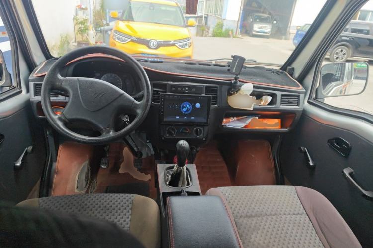 Used Wuling Zhiguang 2015 1.2L Practical LS-I Model Center Console