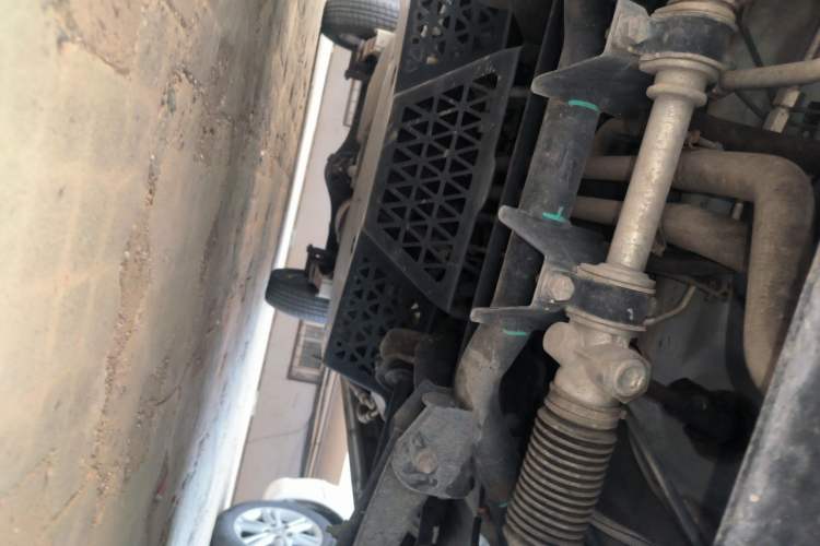 Used Wuling Zhiguang 2015 1.2L Practical LS-I Model Chassis Front