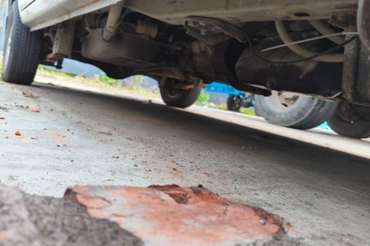 Used Wuling Zhiguang 2015 1.2L Practical LS-I Model Chassis Front Right