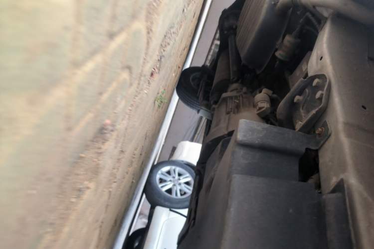 Used Wuling Zhiguang 2015 1.2L Practical LS-I Model Chassis Front Right