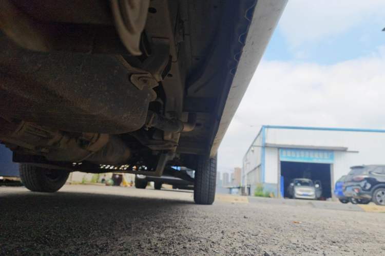 Used Wuling Zhiguang 2015 1.2L Practical LS-I Model Chassis Rear Right