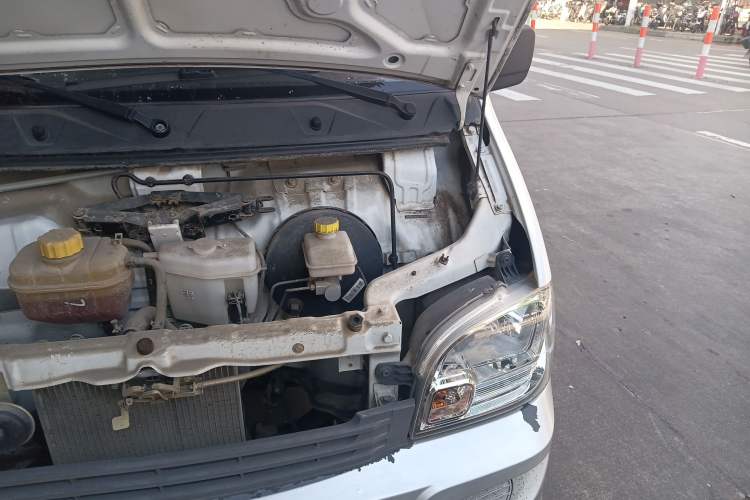 Used Wuling Zhiguang 2015 1.2L Practical LS-I Model Engine Bay Left