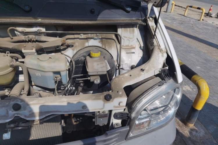 Used Wuling Zhiguang 2015 1.2L Practical LS-I Model Engine Bay Left
