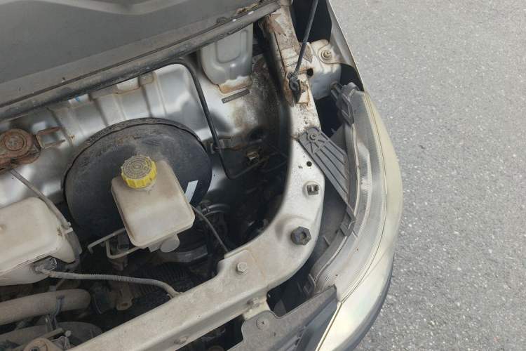 Used Wuling Zhiguang 2015 1.2L S Standard Model LSI Engine Bay Left