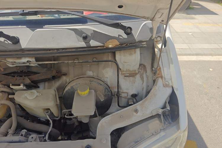 Used Wuling Zhiguang 2015 1.2L Practical LS-I Model Engine Bay Left