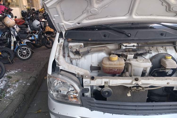 Used Wuling Zhiguang 2015 1.2L Practical LS-I Model Engine Bay Right