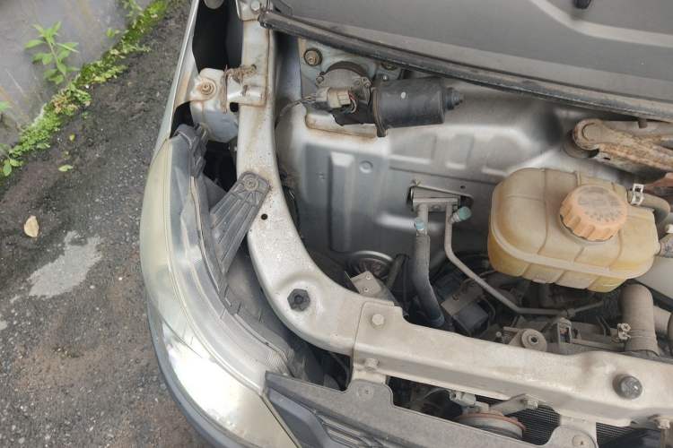 Used Wuling Zhiguang 2015 1.2L S Standard Model LSI Engine Bay Right