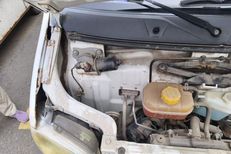 Used Wuling Zhiguang 2015 1.2L Practical LS-I Model Engine Bay Right