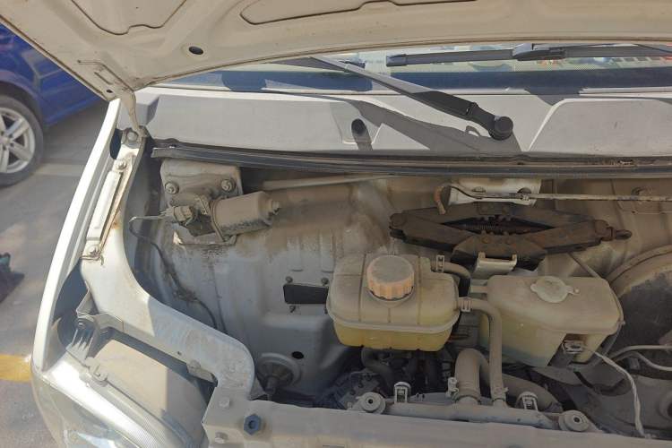 Used Wuling Zhiguang 2015 1.2L Practical LS-I Model Engine Bay Right