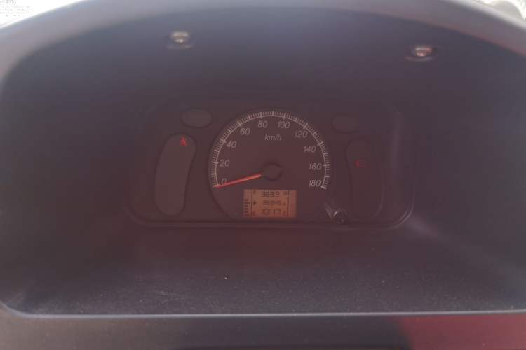 Used Wuling Zhiguang 2015 1.2L Practical LS-I Model Instrument Cluster