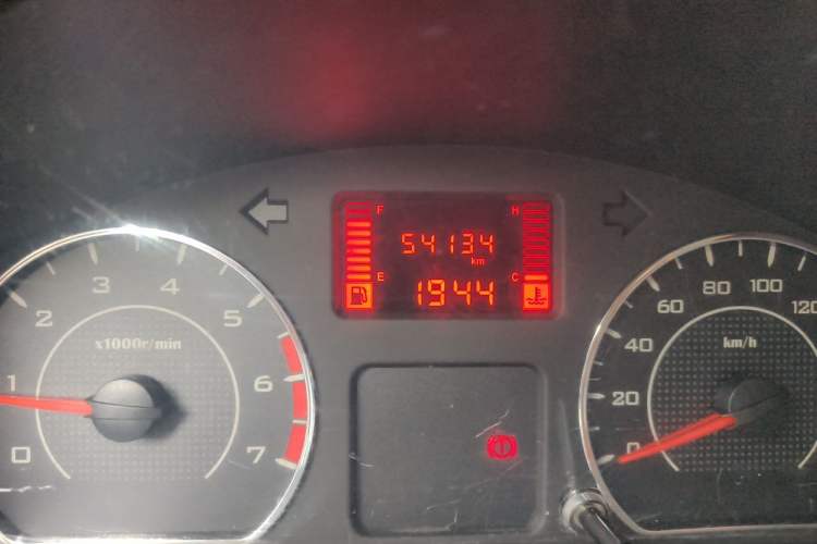 Used Wuling Zhiguang 2015 1.2L S Standard Model LSI Odometer Close Up