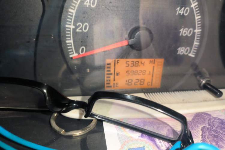 Used Wuling Zhiguang 2015 1.2L Practical LS-I Model Odometer Close Up