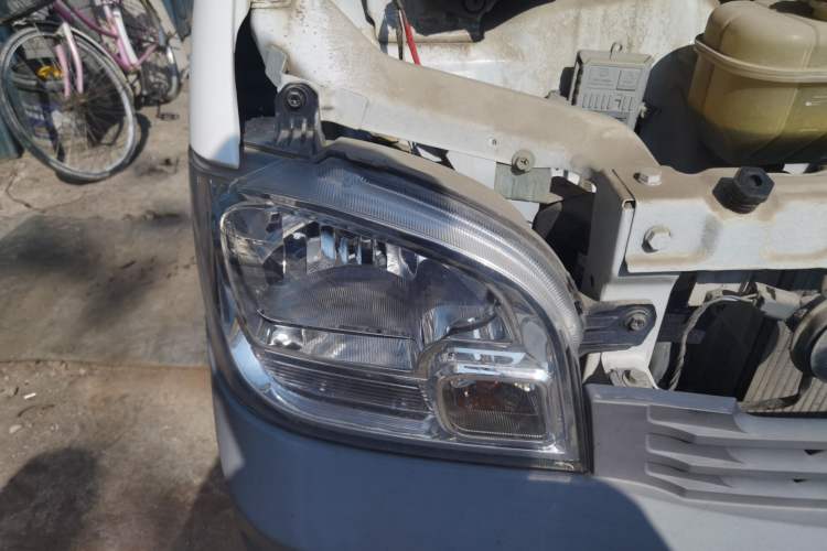 Used Wuling Zhiguang 2015 1.2L Practical LS-I Model Right Front Headlight