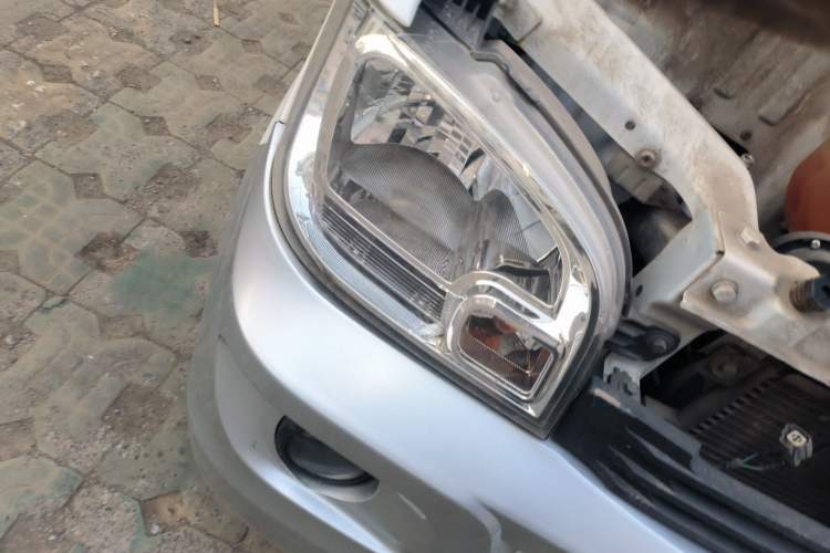 Used Wuling Zhiguang 2015 1.2L Practical LS-I Model Right Front Headlight