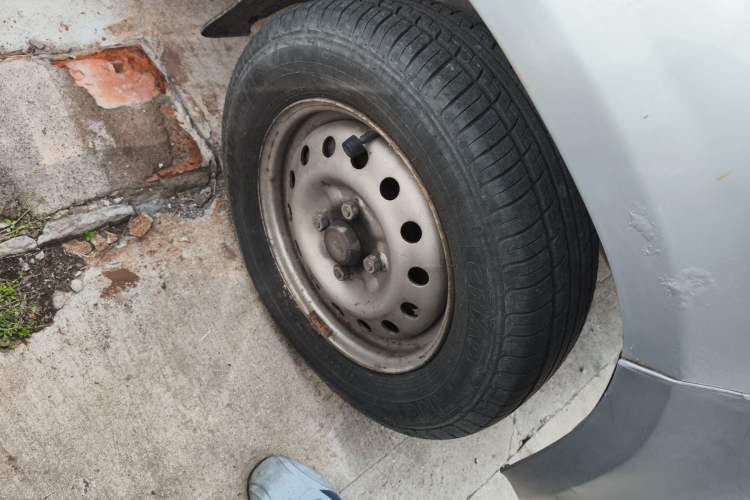 Used Wuling Zhiguang 2015 1.2L Practical LS-I Model Right Front Wheel Hub