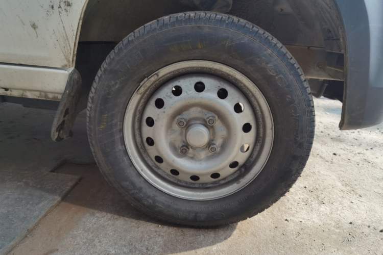 Used Wuling Zhiguang 2015 1.2L Practical LS-I Model Right Front Wheel Hub