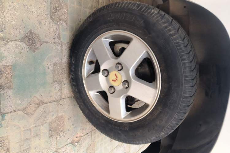 Used Wuling Zhiguang 2015 1.2L Practical LS-I Model Right Front Wheel Hub