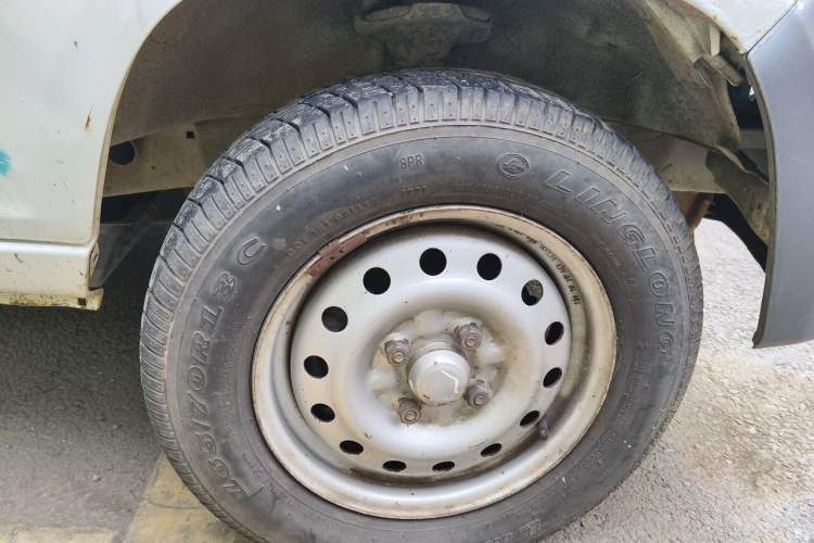 Used Wuling Zhiguang 2015 1.2L Practical LS-I Model Right Front Wheel Hub
