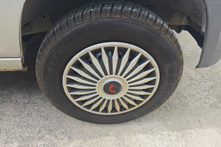 Used Wuling Zhiguang 2015 1.2L Practical LS-I Model Right Front Wheel Hub