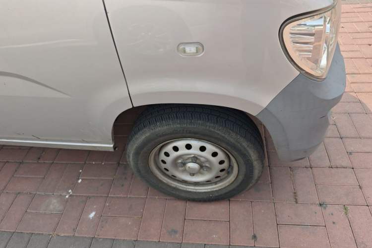 Used Wuling Zhiguang  Right Front Wheel Hub