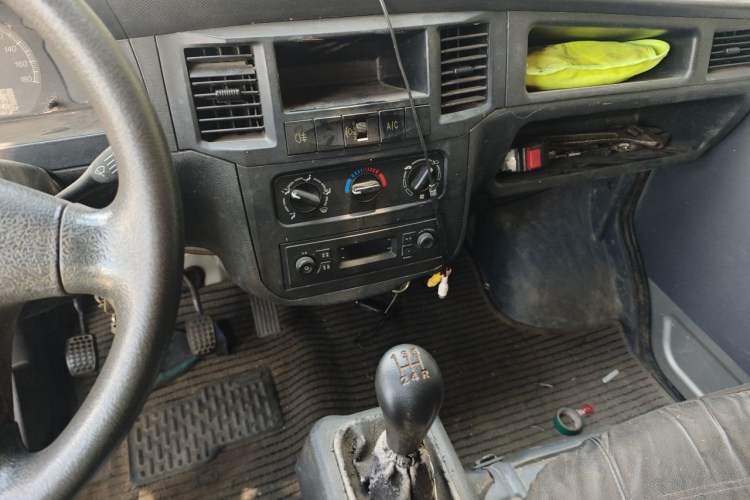 Used Wuling Zhiguang 2019 1.2L Van Utility Model 5-Seater Audio And AC Panel
