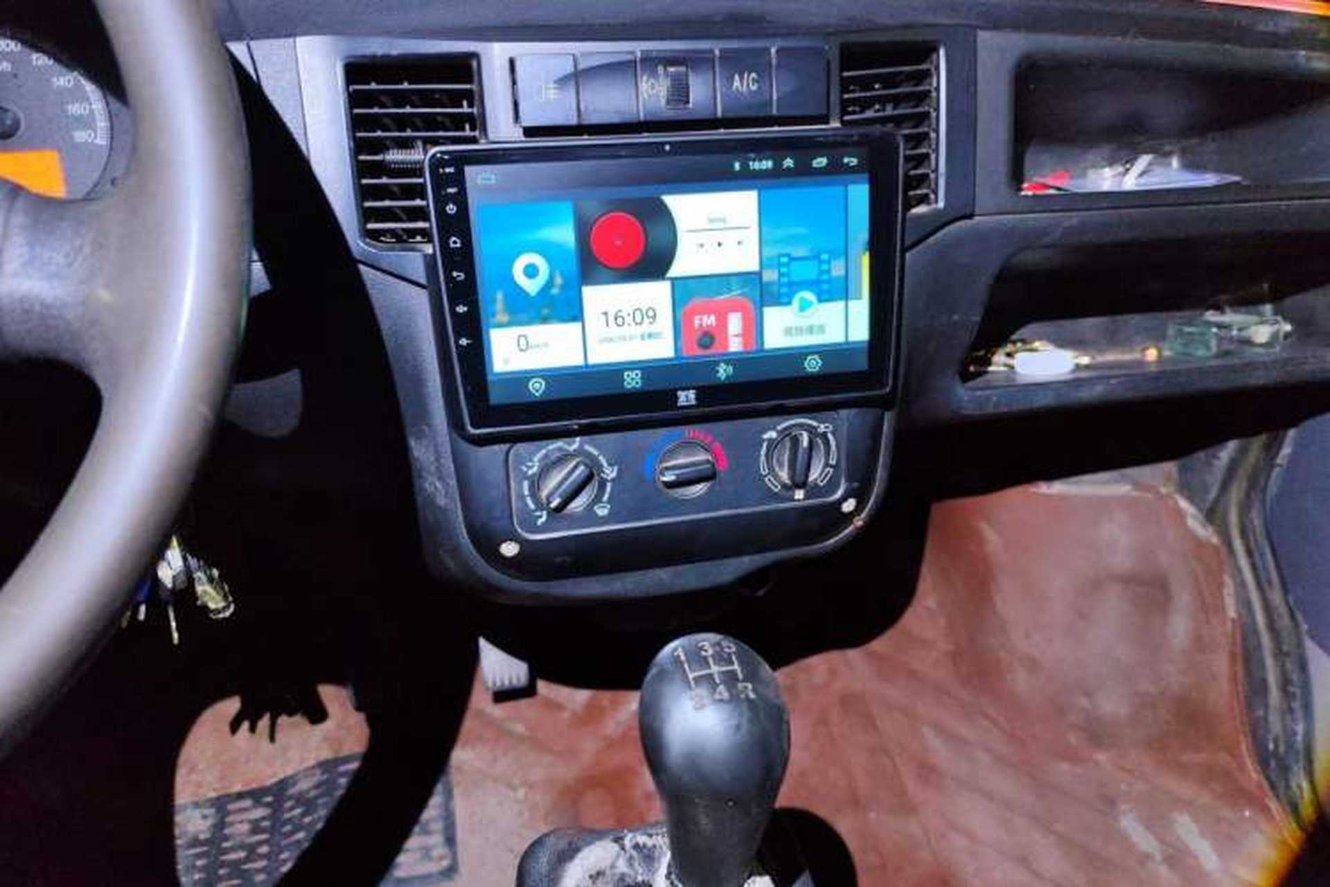 Used Wuling Zhiguang 2019 1.2L Van Utility Model 5-Seater Audio And AC Panel