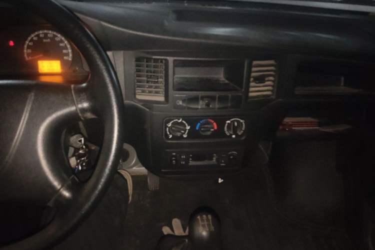 Used Wuling Zhiguang 2019 1.2L Van Utility Model 2 Seats Audio And AC Panel