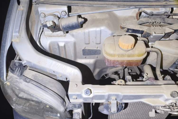 Used Wuling Zhiguang 2019 1.2L Van Utility Model 2 Seats Engine Bay Right