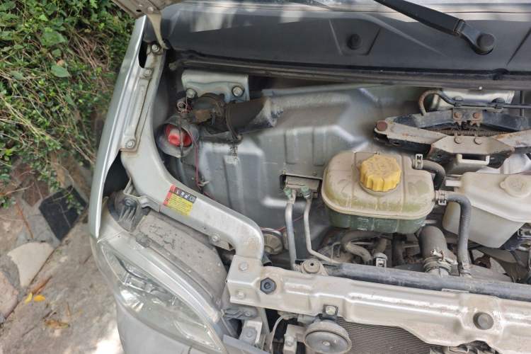 Used Wuling Zhiguang 2019 1.2L Van Utility Model 5-Seater Engine Bay Right