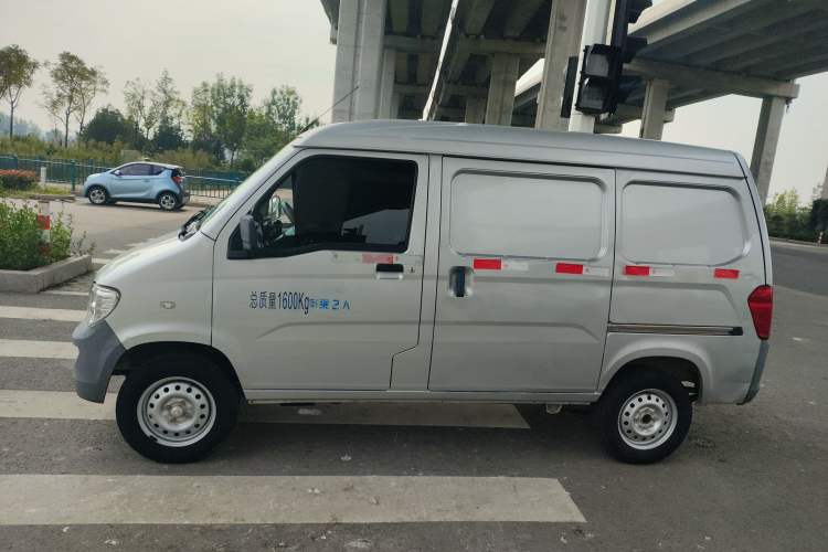 Used Wuling Zhiguang 2019 1.2L Van Utility Model 2 Seats Exterior 3