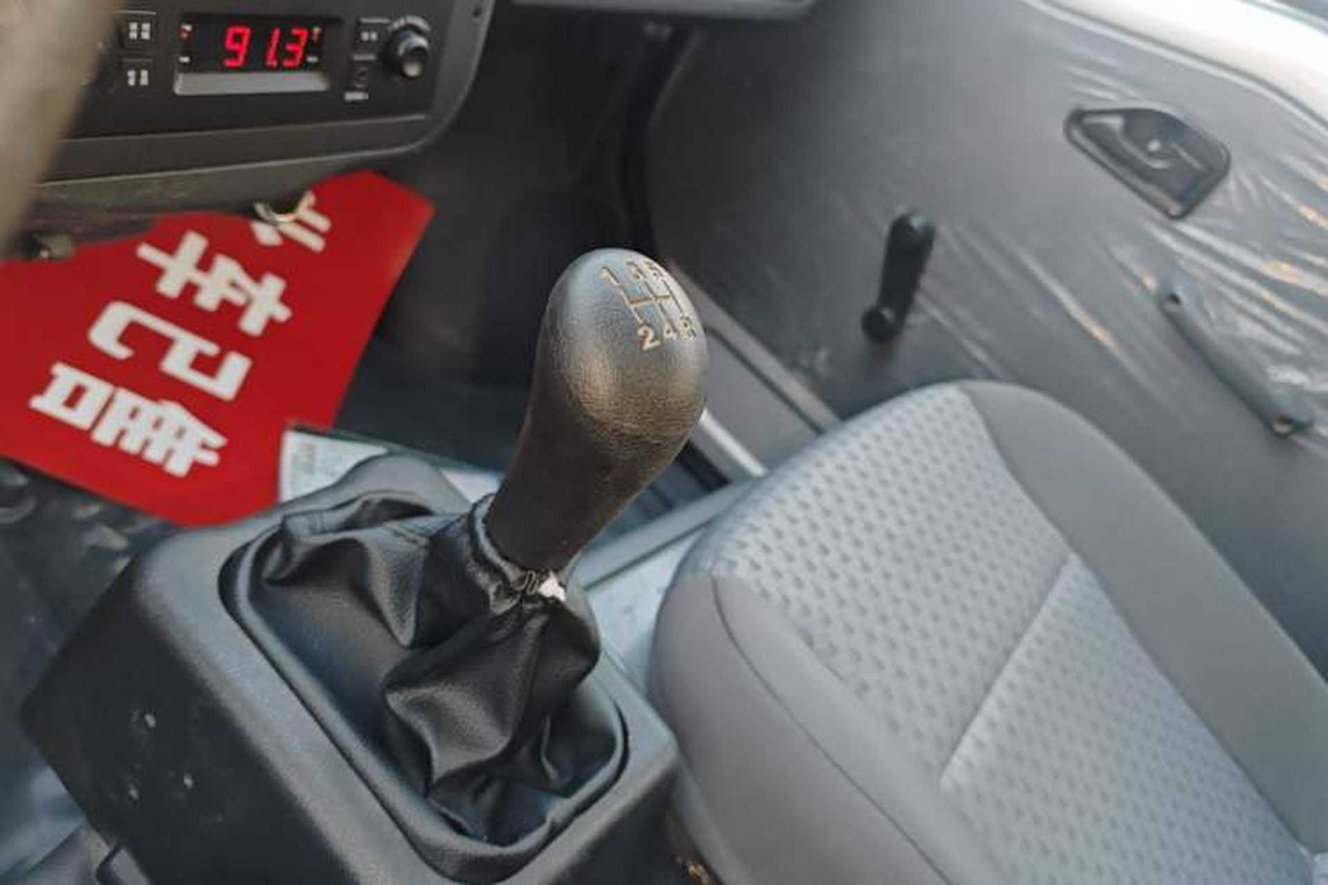 Used Wuling Zhiguang 2019 1.2L Van Utility Model 5-Seater Gear Lever