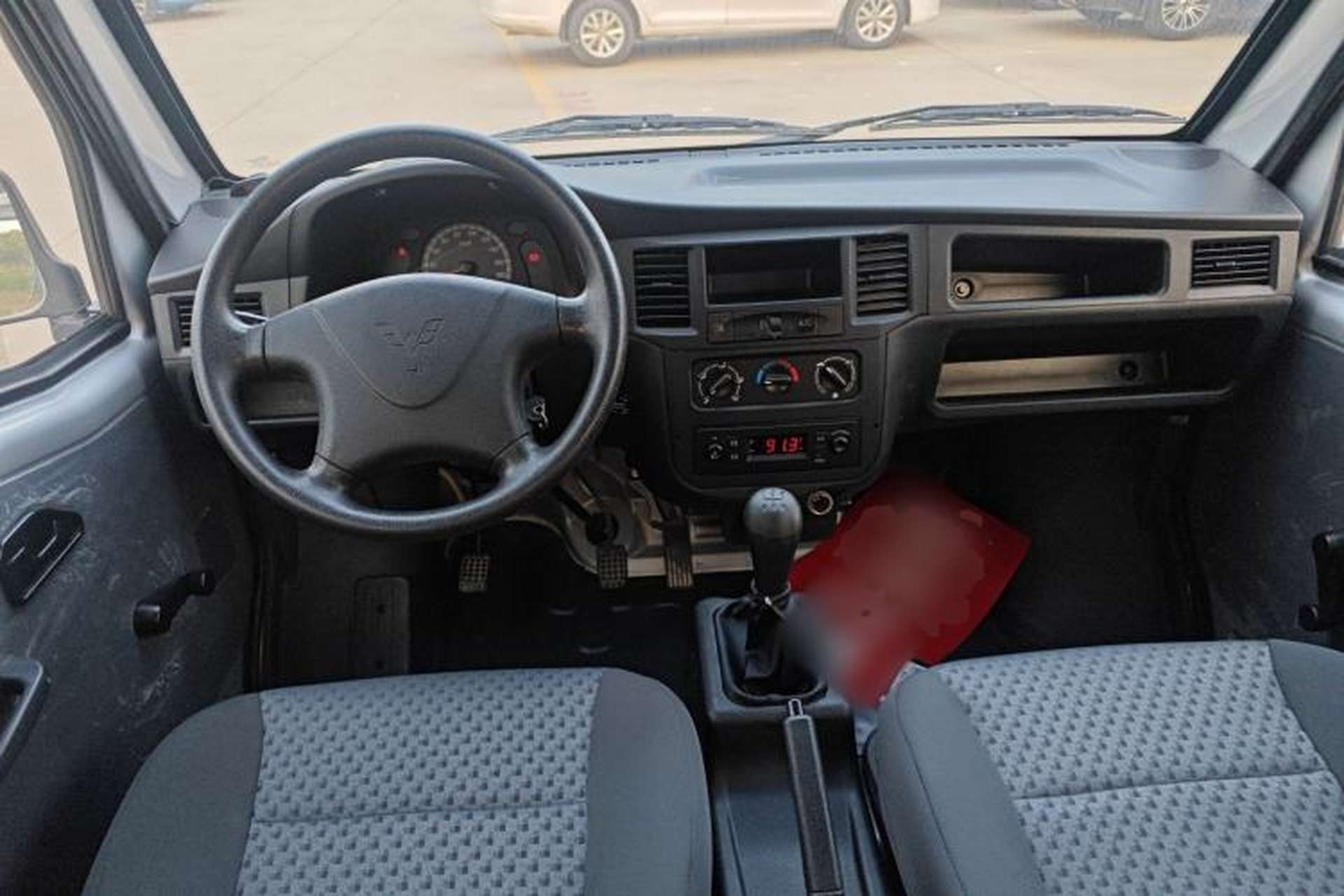 Used Wuling Zhiguang 2019 1.2L Van Utility Model 5-Seater Interior 2