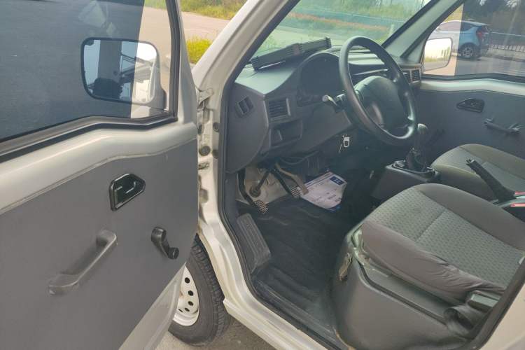 Used Wuling Zhiguang 2019 1.2L Van Utility Model 2 Seats Interior 3